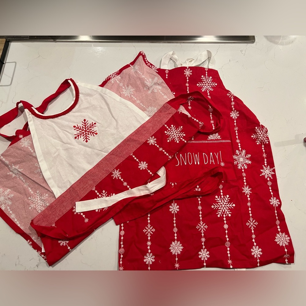 Mom & Me Christmas Holiday Matching Red Aprons